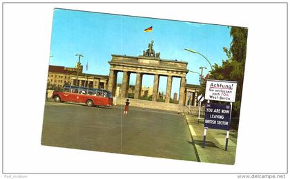 Allemagne - Berlin porte de Brandebourg - bus - autobus - car