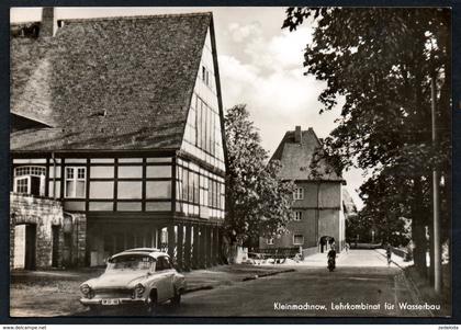 9692 - alte Foto Ansichtskarte - Kleinmachnow - Lehrkombinat für Wasserbau - Fahrzeug Auto Wartburg Kennzeichen - gel