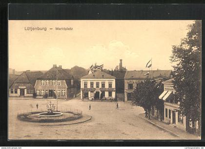 AK Lütjenburg, Marktplatz mit Brunnen