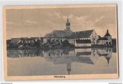 39118552 - Allersberg.  ein Blick auf die Kirche gelaufen. Leicht buegig, sonst gut erhalten