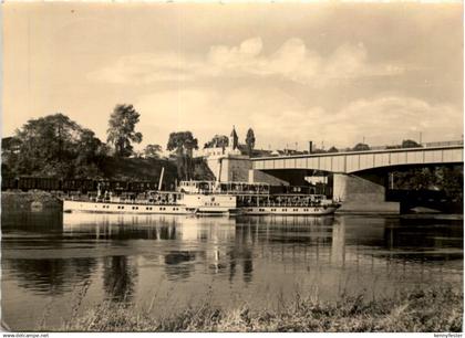 Riesa an der Elbe, Neue Elbbrücke mit Elbdampfer Riesa