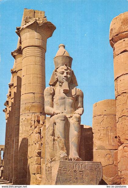 EGYPTE LOUXOR TEMPLE DE LOUXOR STATUE DE RAMSES II