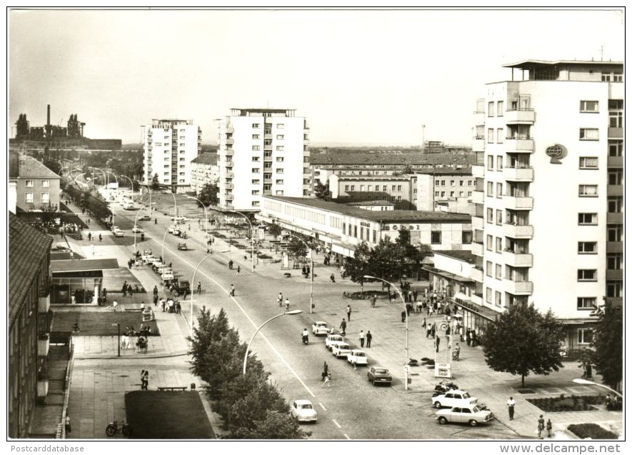 Eisenhüttenstadt
Leninallee - & old cars