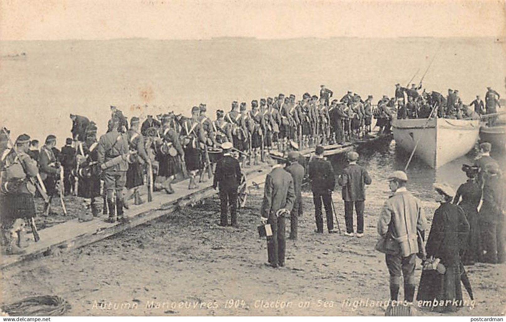 England - CLACTON-ON-SEA Autumn manœuvres 1904 Highlander's embarking