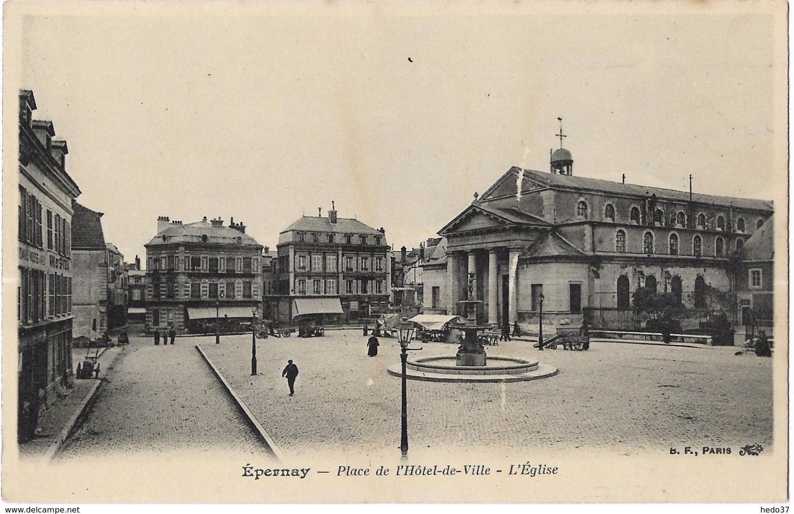 Epernay - Place de l'Hôtel de Ville - L'Eglise