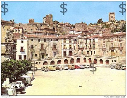 TRUJILLO Caceres : plaza mayor ( land rover car )