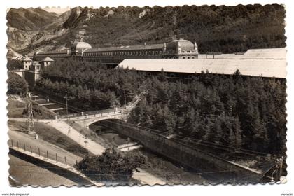 tarjeta postal de canfranc. estacion internacional y rio aragon.