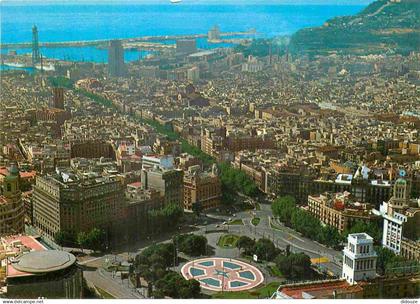 Espagne - Espana - Cataluna - Barcelona - Plaza de Cataluna al fondo el puerto y montana de Montjuich - immeubles - arch