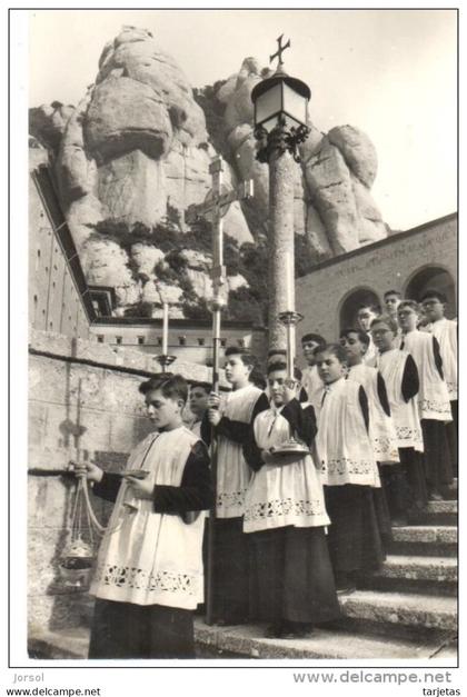 POSTAL    MONTSERRAT  -BARCELONA  - PROCESIÓN POR LAS PLAZAS DEL MONATERIO