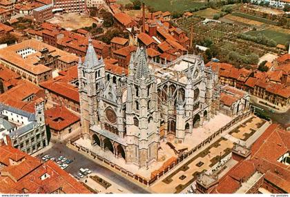 Leon Castilla y Leon ES Fliegeraufnahme mit Cathedrale