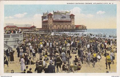 * ATLANTIC CITY - Sunday Bathing Crowd