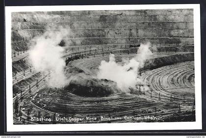 AK Bingham Canyon, UT, Blasting Utah Copper Mine, Kupferbergbau