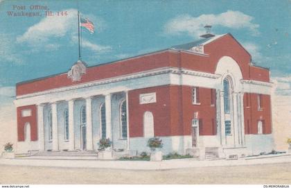 WAUKEGAN ILL - POST OFFICE US FLAG POSTCARD