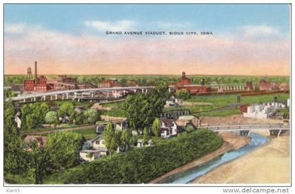 Sioux City Iowa, Grand Avenue Viaduct, on c1940s(?) Vintage Postcard