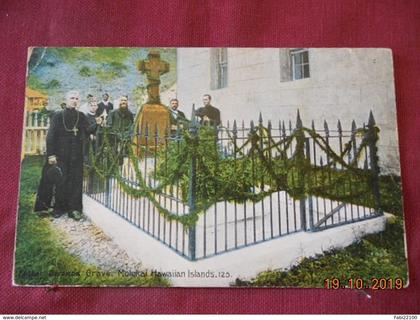 CPA - Molokai Hawaiian Islands - Father Damien's Grave