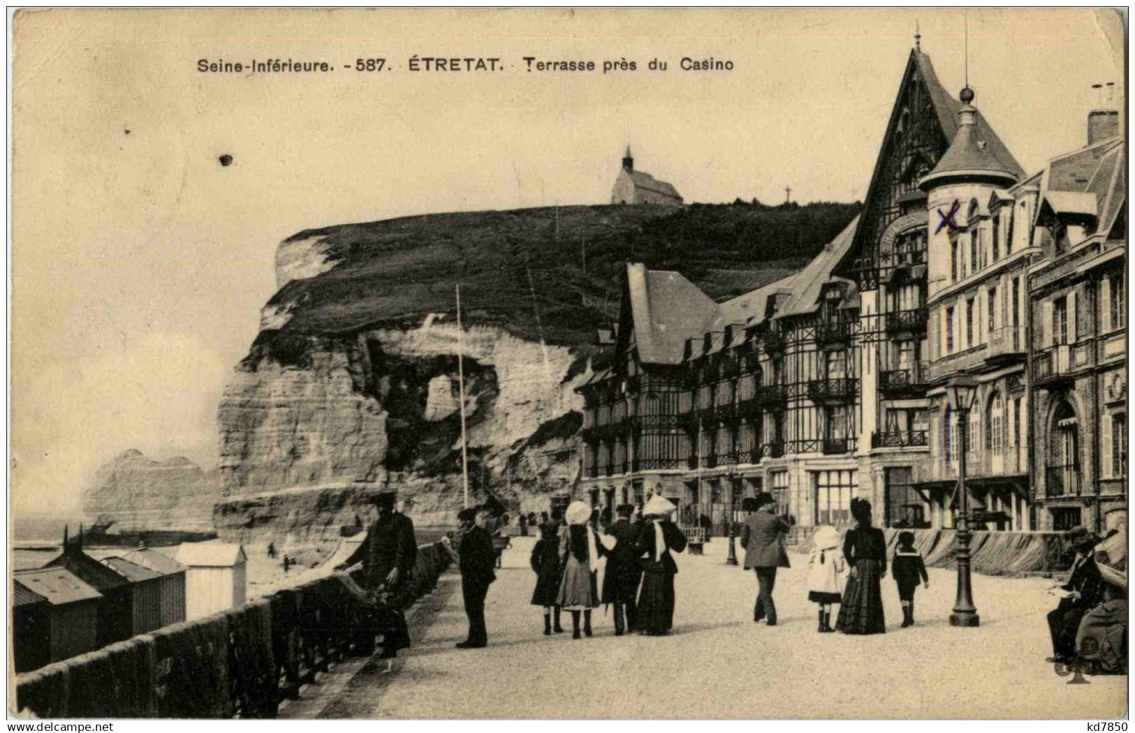 Etretat - Terasse pres du Casino