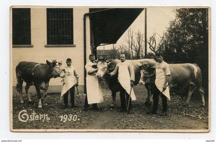 carte photo.foire Ostern 1930.écrite au verso. fête des boeufs gras.bouchers.