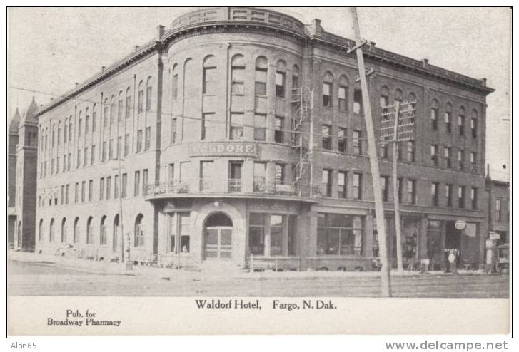 Fargo North Dakota, Waldorf Hotel Street Scene, Architecture on c1910s Vintage Postcard