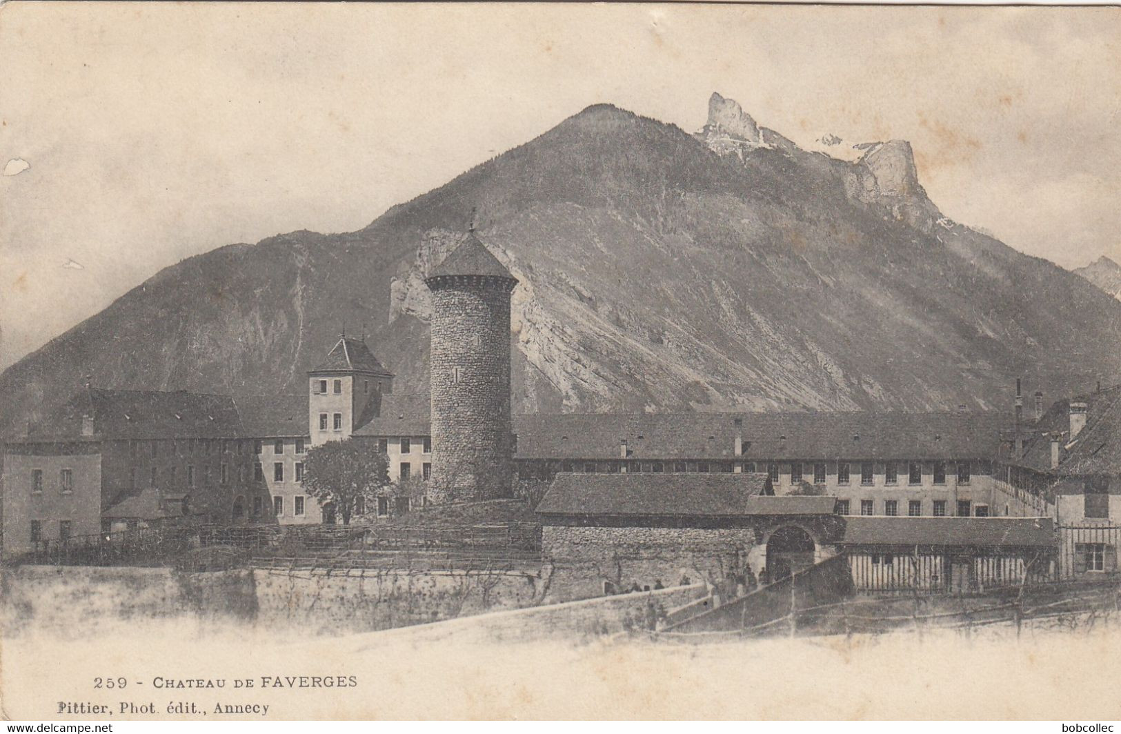 FAVERGES  (Haute-Savoie): Château de Faverges