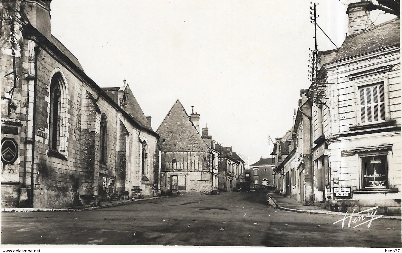 Fondettes - Place de l'Eglise