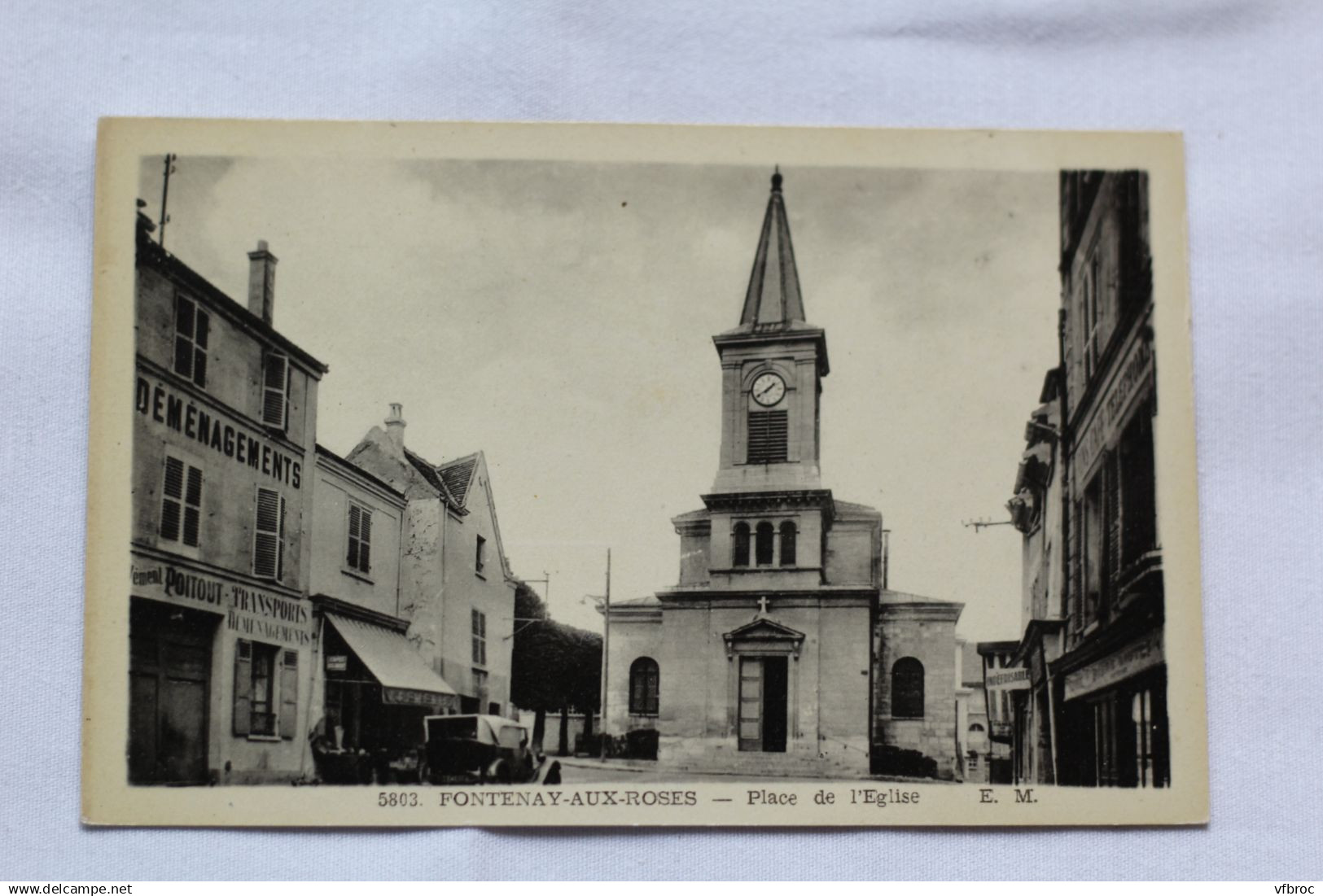 Fontenay aux Roses, place de l'église, Hauts de Seine 92