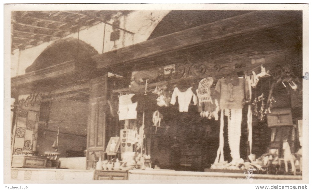 Foto original enero 1924 SEVILLA (Séville), Triana - un comerciante de ropa para niños (A54)