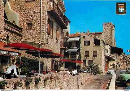 06 - Antibes - Les Remparts - Un coin des Remparts - Dans le fond le Château Grimaldi - CPM - Voir Scans Recto-Verso