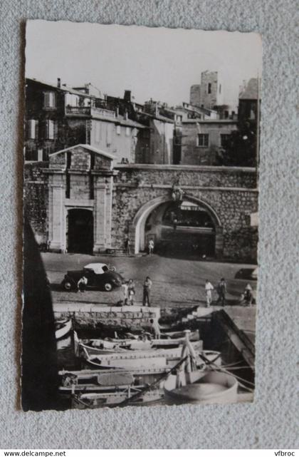 C885, Cpsm 1960, Antibes, la vieille porte , les remparts, Alpes maritimes 06