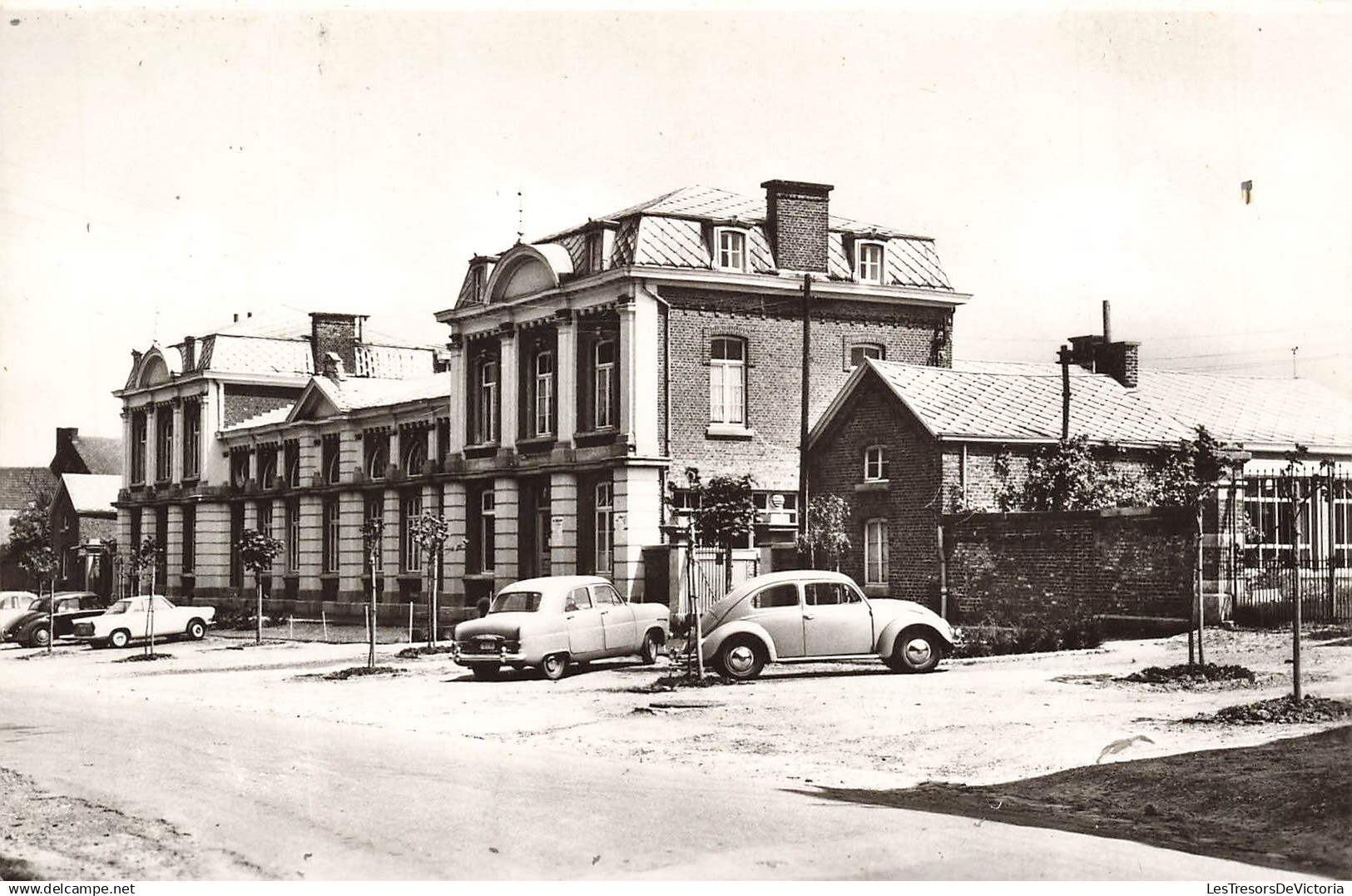 FRANCE - Fosses La Ville  - Ecole Moyenne - Carte Postale