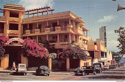 Guadeloupe - BASSE-TERRE - Cinéma Darbaud et Royal Hôtel - Ed. Guy Hodge 60