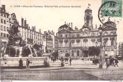 CPA - FRANCE - 69 - LYON 1 - Place des Terreaux - Hôtel de Ville et Fontaine Bartholdi