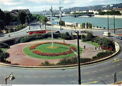 Lyon 3 et 7 la Fosse aux Ours bus autocar piscine