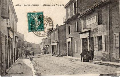 Saint-Julien - Intérieur du Village