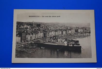 UN COIN DU VIEUX PORT  -- MARSEILLE CPA-  Carte Postale [13] Bouches-du-Rhône-neuve non écrite