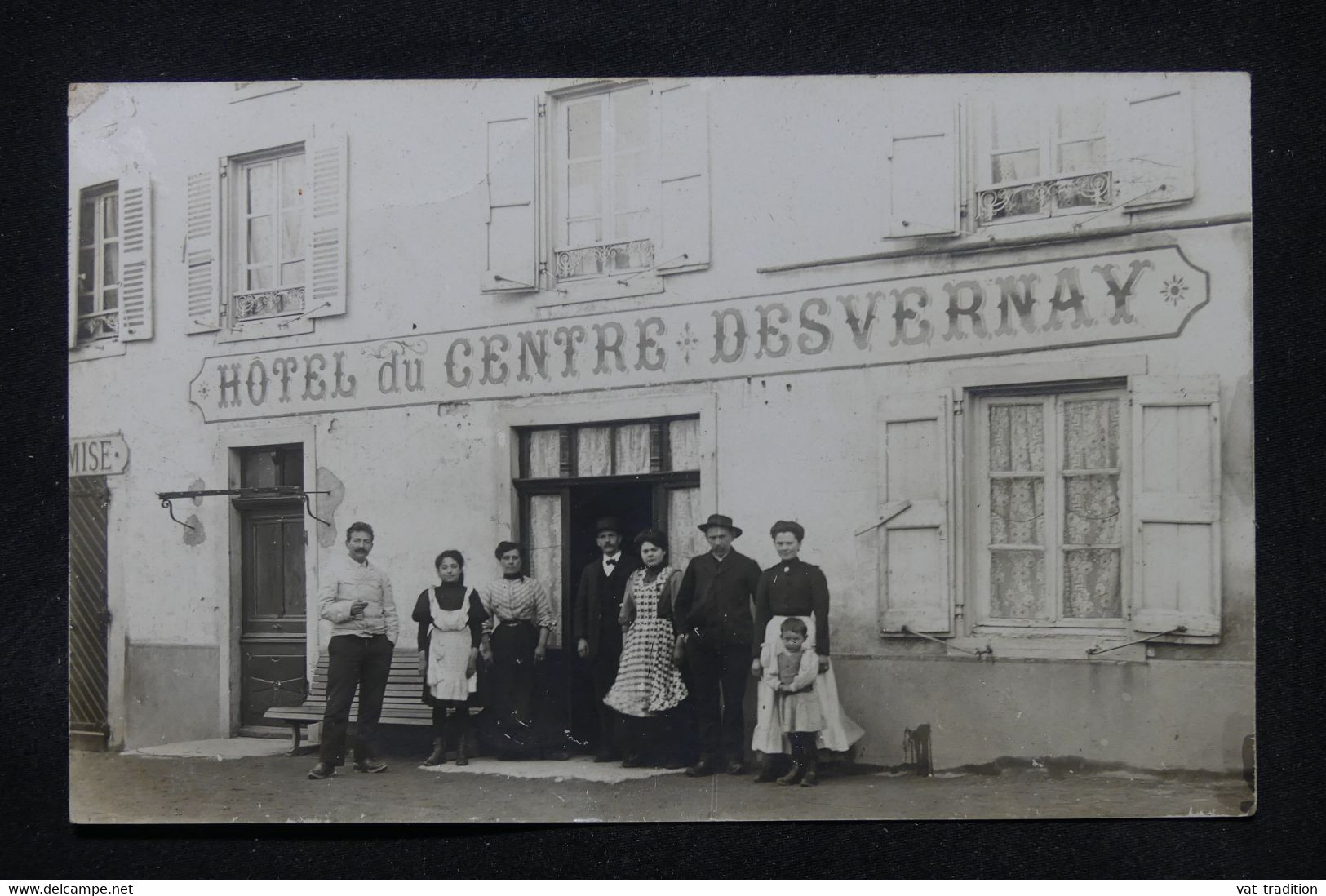 FRANCE - Meaux - Carte photo de l'Hôtel du centre ( Desvernay ) avec personnages devant  - L 105281