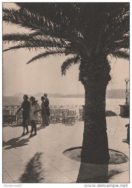 CPA LA COTE D AZUR  1002  JUAN LES PINS - LA PROMENADE 1942