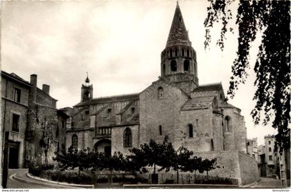 Bourg-Saint-Andeol - Le square et lÈglise