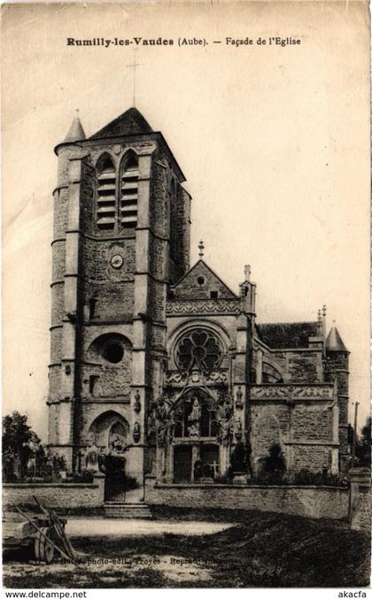 CPA RUMILLY-LES-VAUDES - Facade de l'Église (71554)