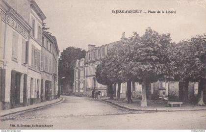 FRANCE - Saint Jean d'Angely - Place de la Liberté