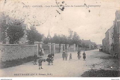 CAVAN - Les Ecoles - Route de Lannion à Guingamp - très bon état