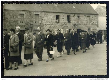 cpsm carte photo cortège bourg du Trégor dans le 22  JA15 66