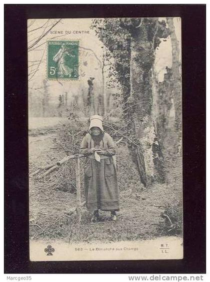 scène du centre le dimanche aux champs édit.MTIL n° 563 vielle femme tricotant , tricoteuse