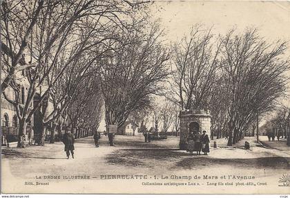 CPA Pierrelatte Le Champ de Mars et l'Avenue