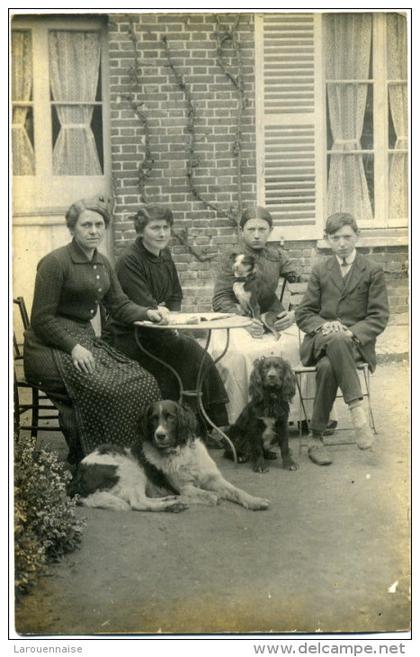 27 - Arnières /Iton ; Famille Bureau , carte photo .