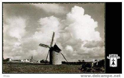 29 Cléden-Cap-Sizun - CLEDEN-CAP-SIZUN (Finistère)  Le vieux moulin et le village -  cpsm Rhea D29D  K29218K  C29028C