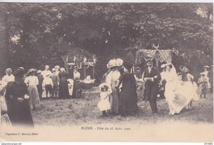 37 -  BLERE - LA CROIX EN TOURAINE -  FETE DU 28 AOUT 1910 - ANIMATION DANS LE PARC- LANDAU