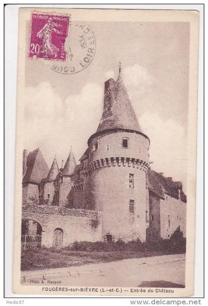 Fougères sur Bièvre - Entrée du Château