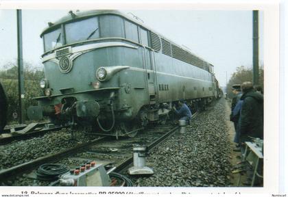 Le Genest-Saint-Isle animée Relevage locomotive BB 25200 déraillement collision Boeufs