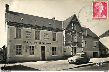- orne - ref-B680 - berd'huis - hotel du croissant - cafe -  restaurant - hotels - cafes - restaurants - voiture -