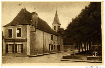 ARTIX UN COIN DE LA PLACE DE L´EGLISE